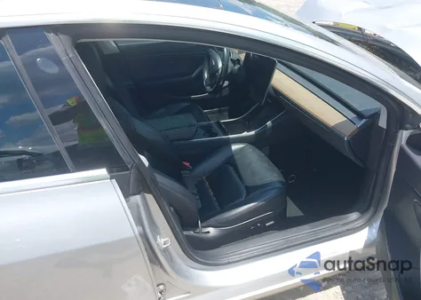 2018 Tesla Model 3 Long Range/Performance z USA, uszkodzony, nr VIN 5YJ3E1EB3JF104435